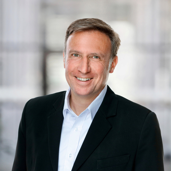 Herr Oliver Schucker